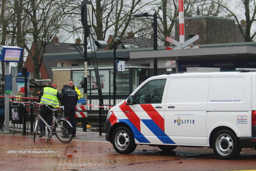 Voetganger overleden bij botsing met trein tijdens oversteken