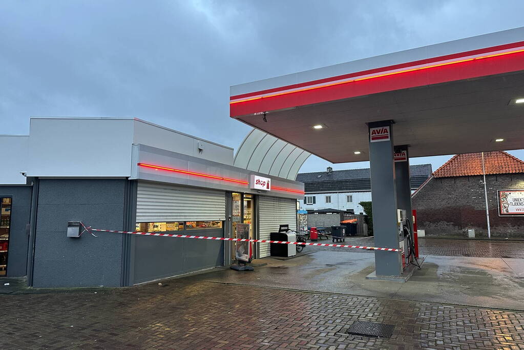 Veel schade bij inbraak in tankstation