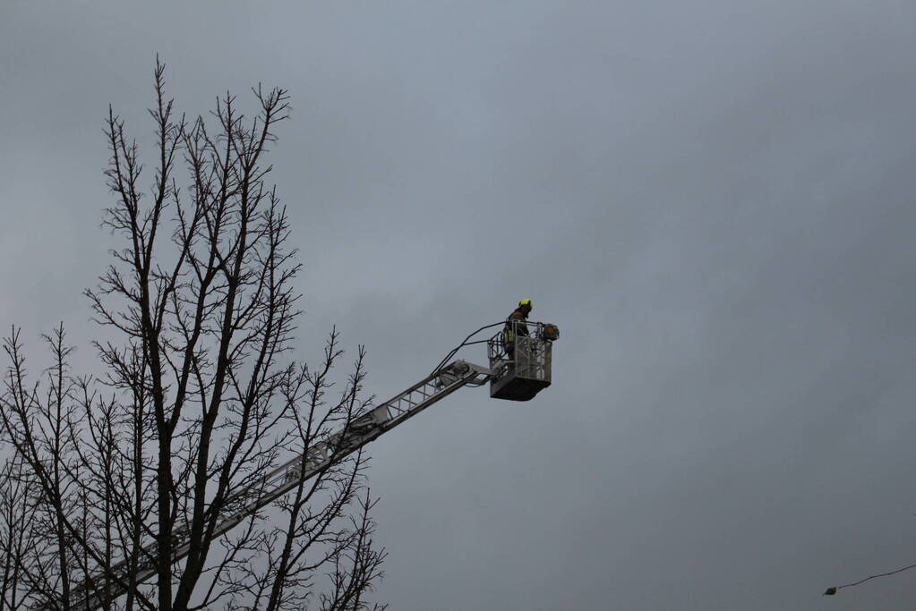 Zeven woningen ontruimd nadat steiger instort door wind