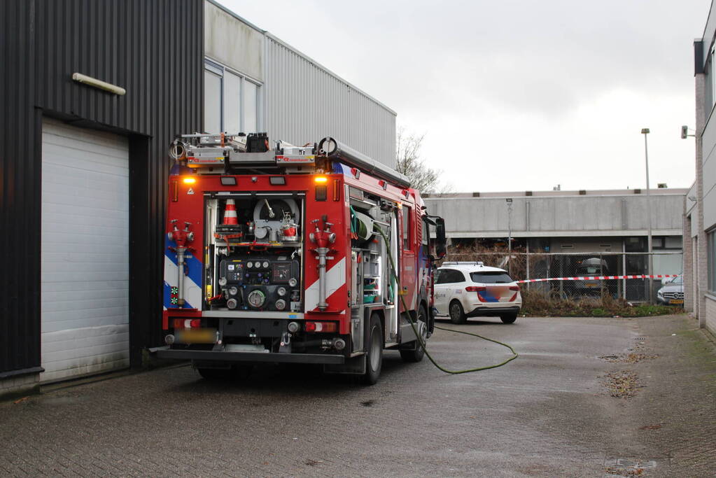 Brandweer verricht metingen in pand