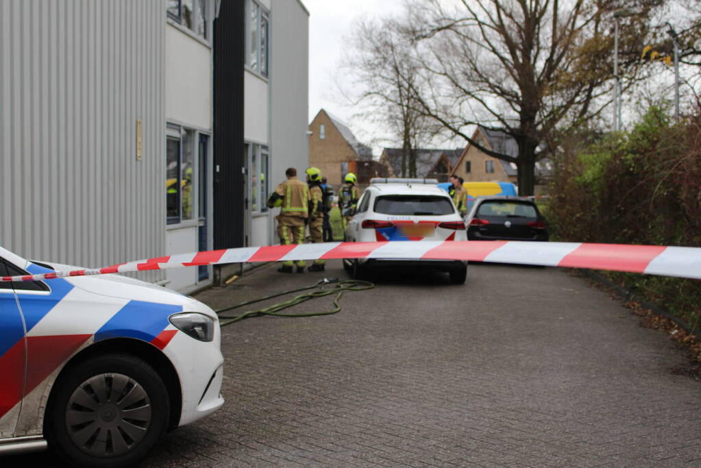 Brandweer verricht metingen in pand