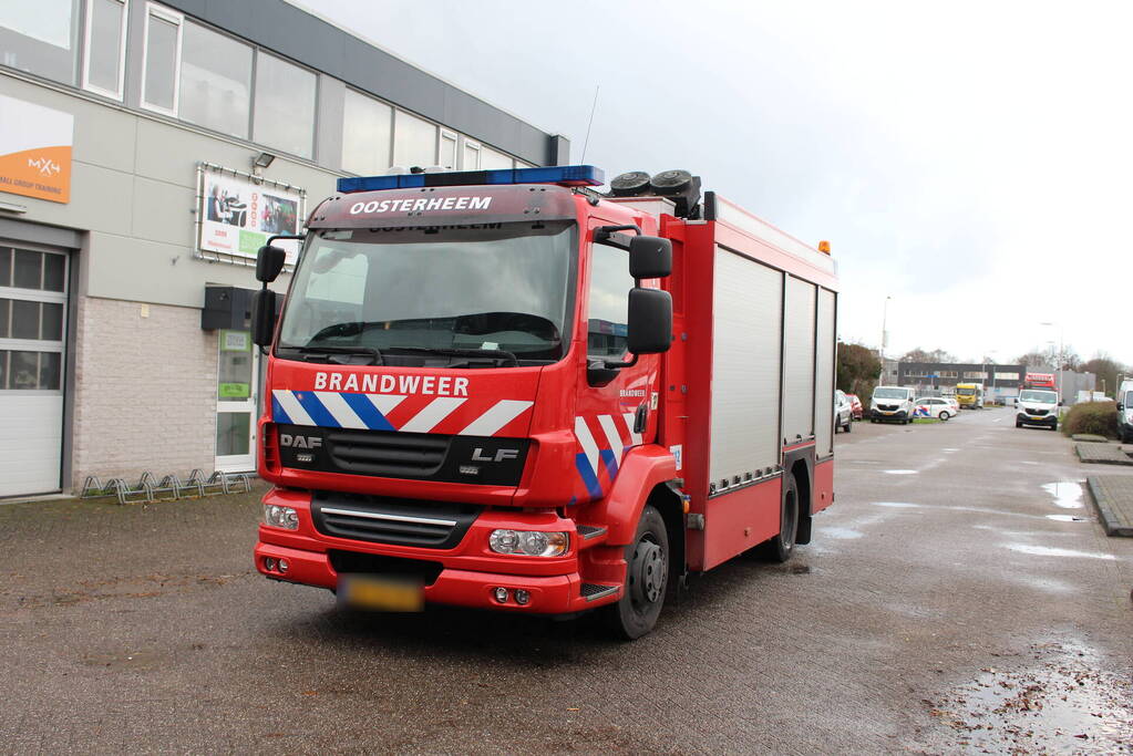 Brandweer verricht metingen in pand