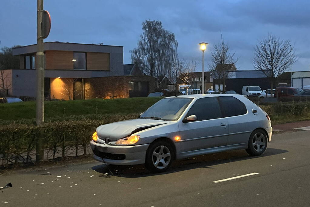 Twee auto's beschadigd bij ongeval