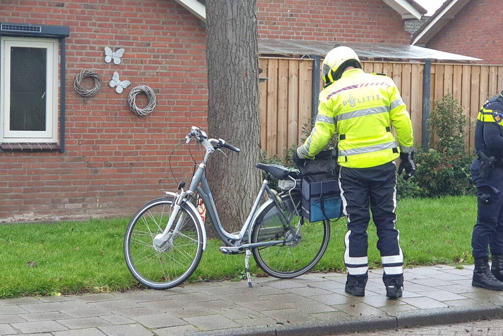 Fietsster loopt hoofdwond op na val tegen stoeprand