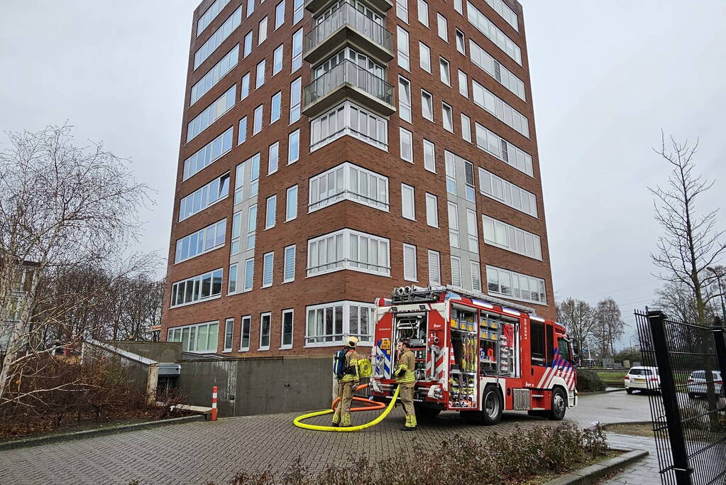 Brandweer blust keukenbrand in appartementencomplex