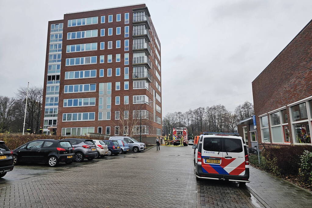 Brandweer blust keukenbrand in appartementencomplex