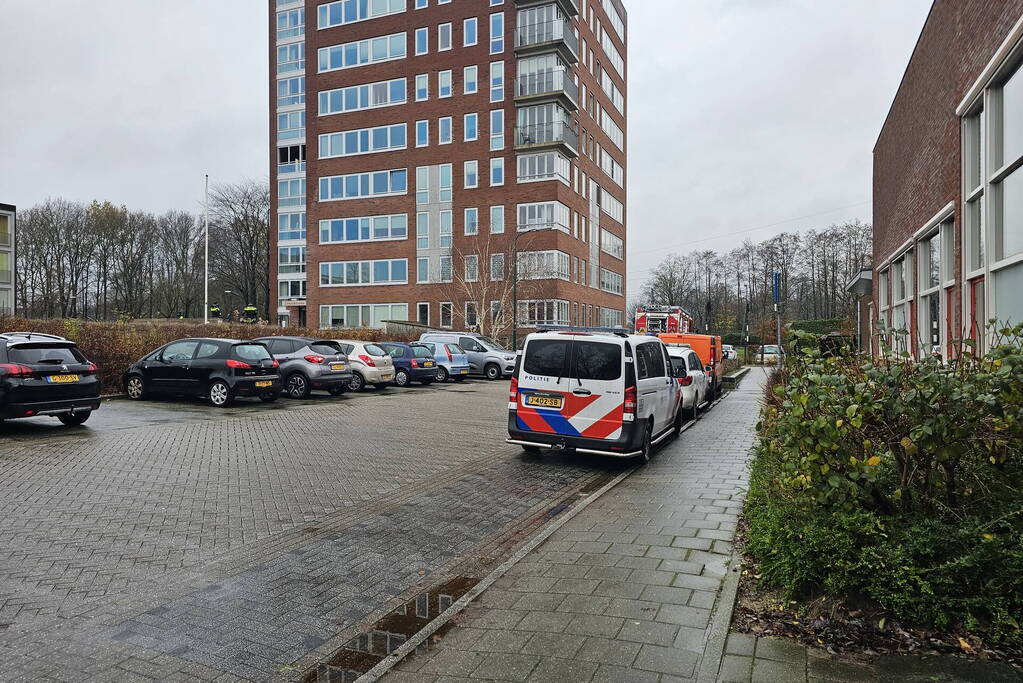 Brandweer blust keukenbrand in appartementencomplex