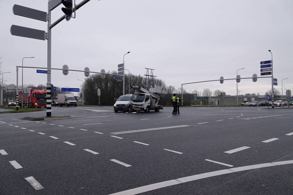 Flinke schade bij ongeval op kruising