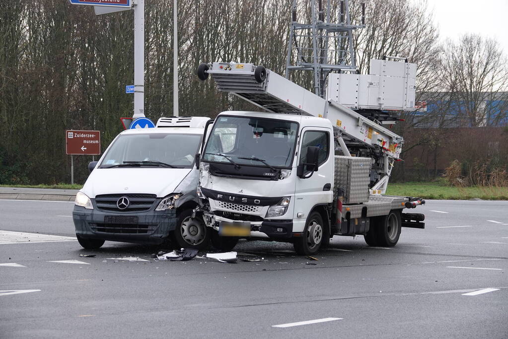 Flinke schade bij ongeval op kruising