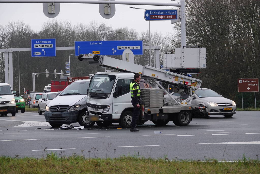 Flinke schade bij ongeval op kruising