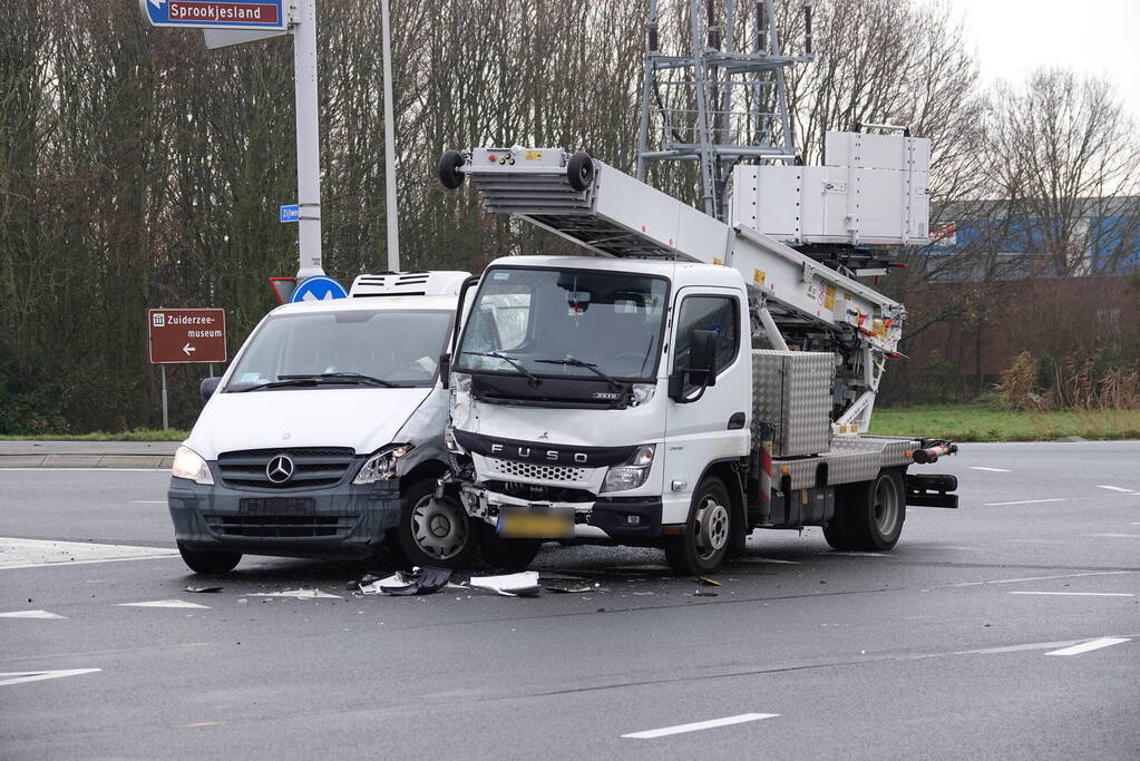 Flinke schade bij ongeval op kruising