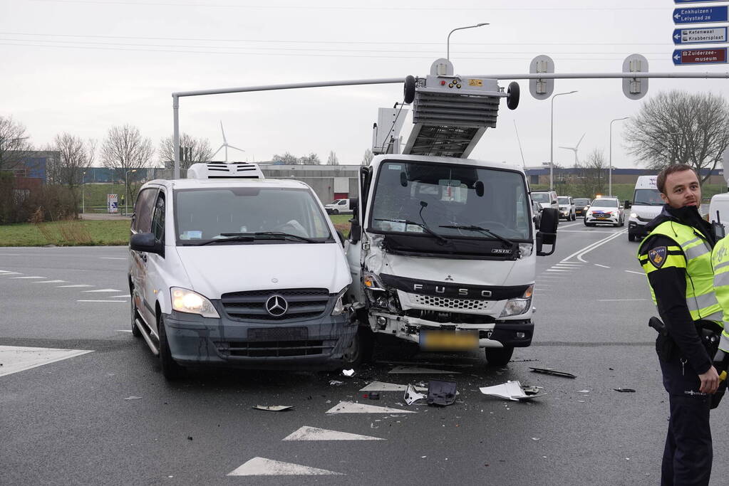 Flinke schade bij ongeval op kruising