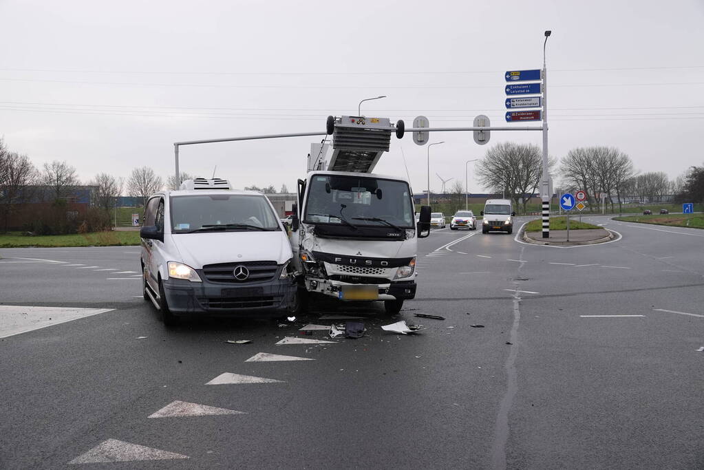 Flinke schade bij ongeval op kruising