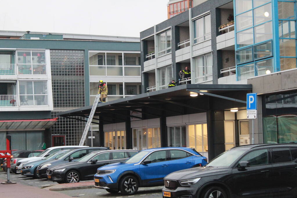 Persoon afgehesen na val van balkon