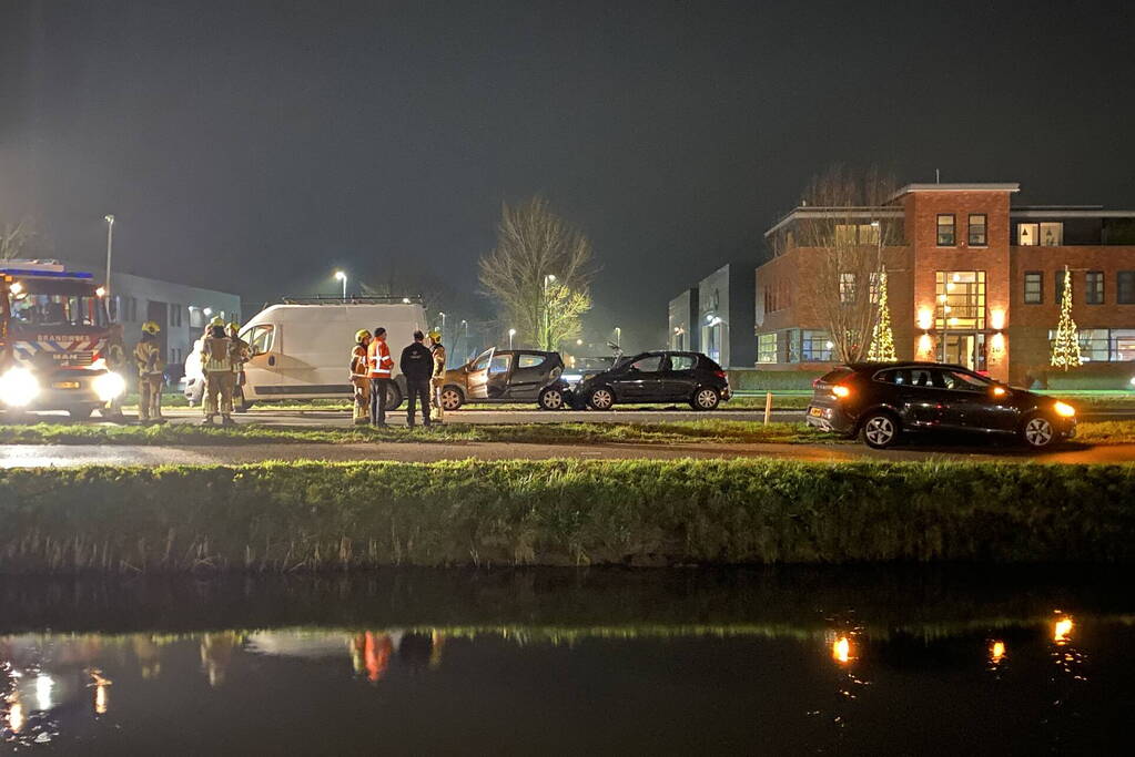 Kop-staartbotsing tussen drie voertuigen