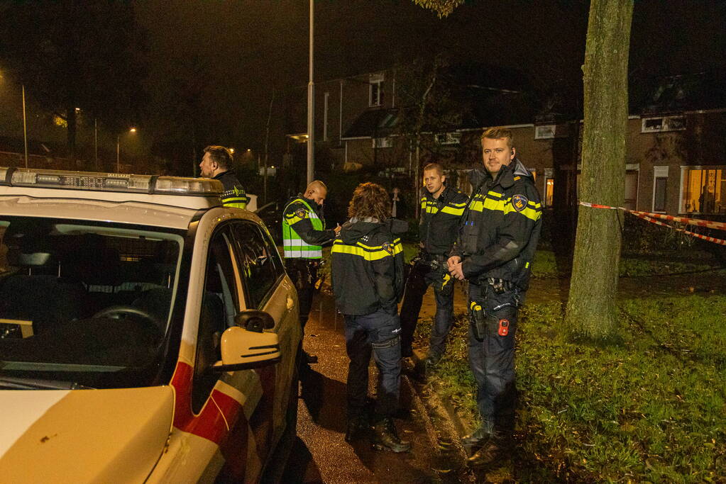 Voordeur zwaar beschadigd door explosie