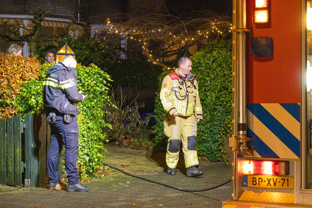 Bewoner blust brand op zolder van woning