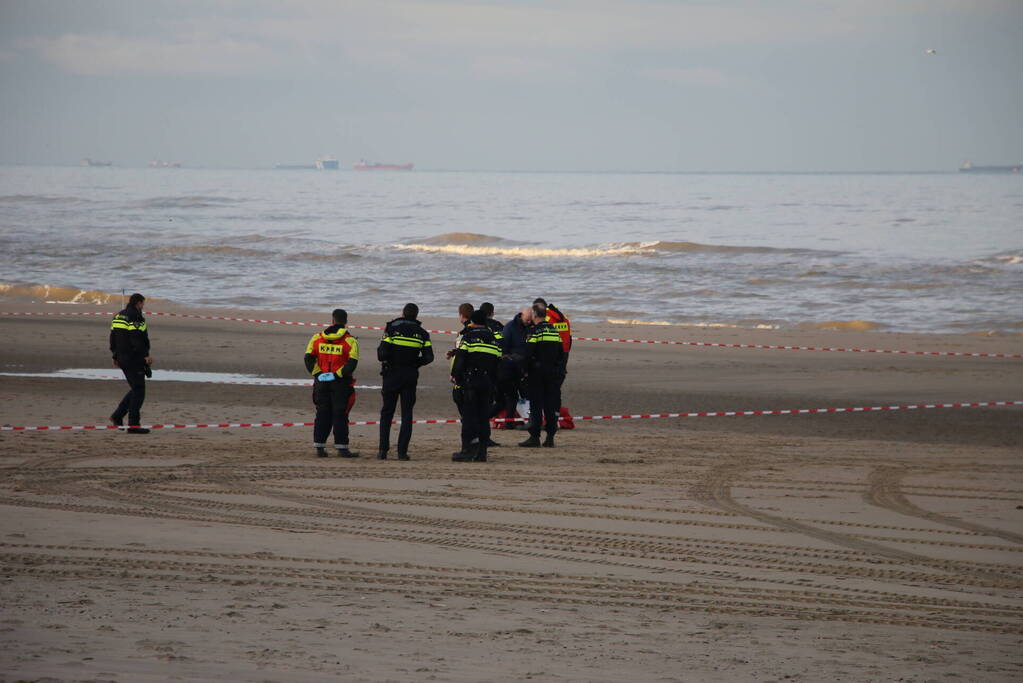 Levenloos lichaam aangetroffen op strand