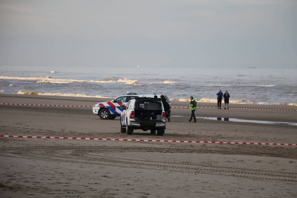 Levenloos lichaam aangetroffen op strand