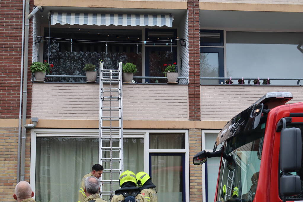 Rook in woning door pannetje op het vuur