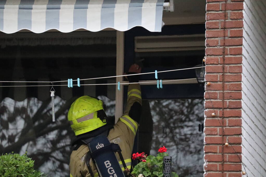 Rook in woning door pannetje op het vuur