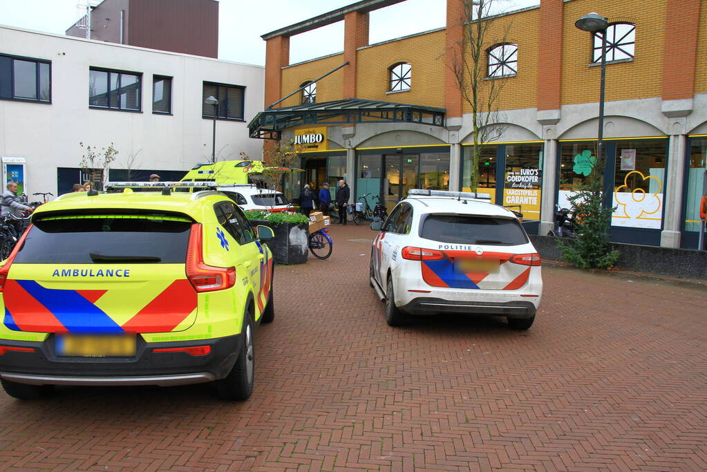 Persoon gewond na val in supermarkt