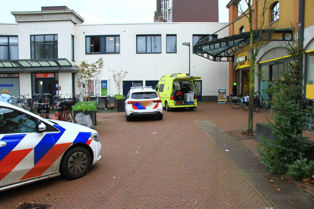 Persoon gewond na val in supermarkt