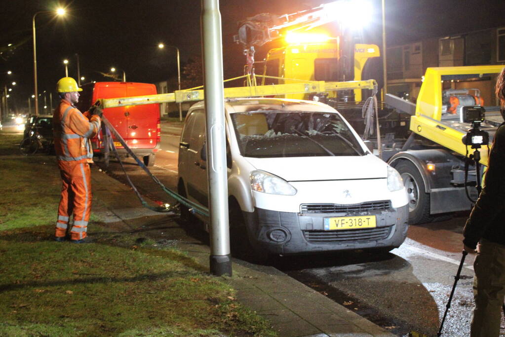 Onderzoek naar brandstichting in bestelbus