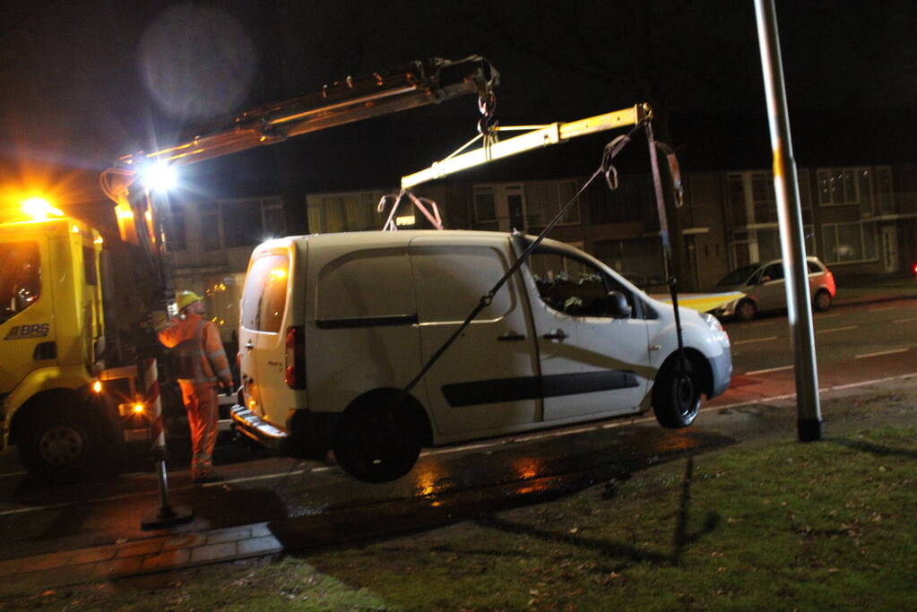 Onderzoek naar brandstichting in bestelbus