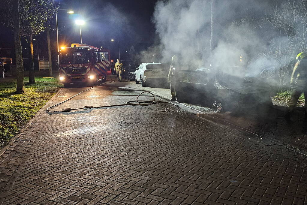 Voertuig beschadigd bij brand