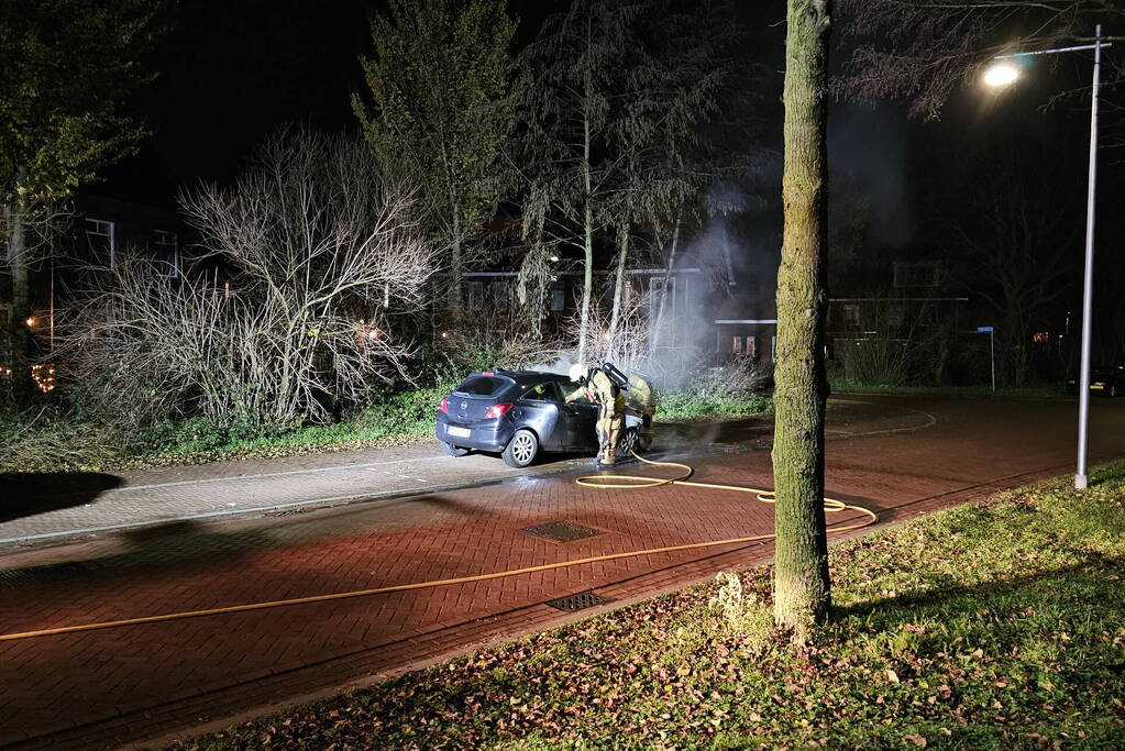 Voertuig beschadigd bij brand