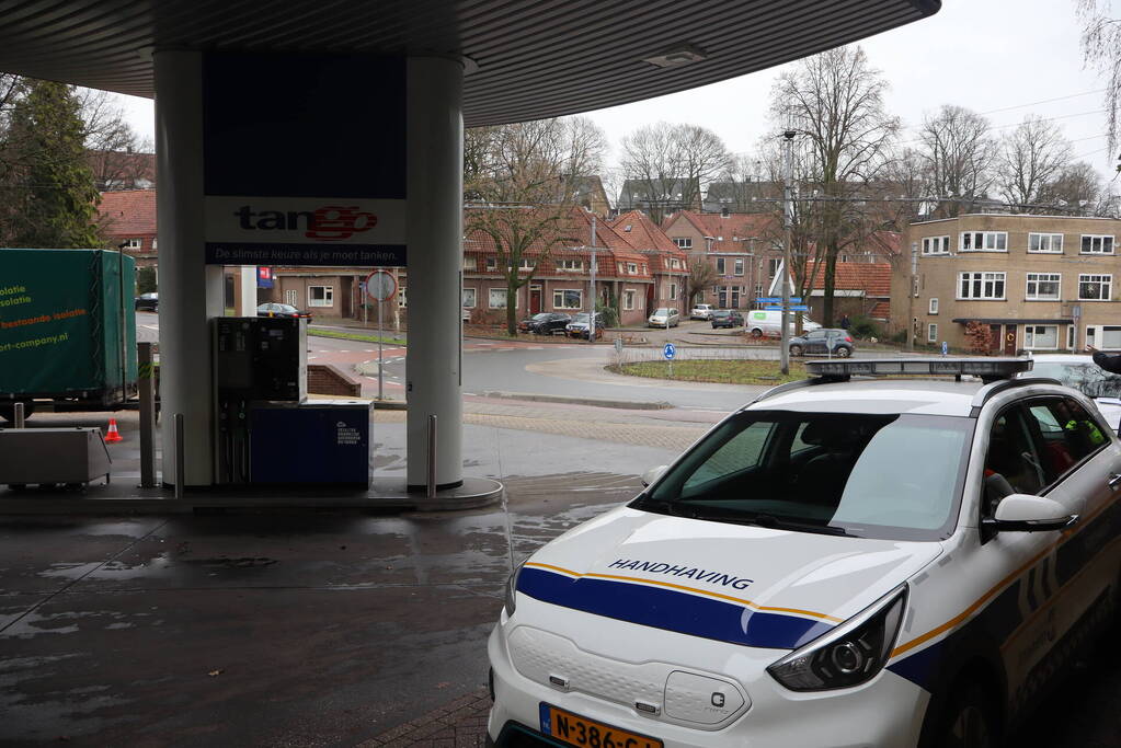 Schade bij ongeval tussen automobilist en scooterrijder