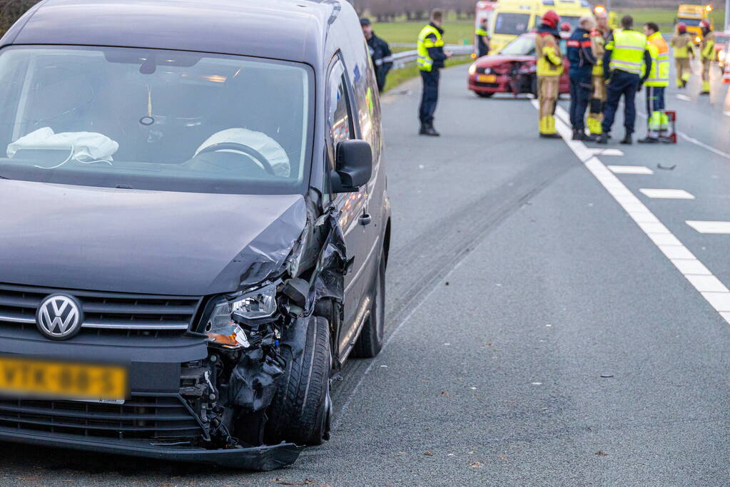 Gewonde bij ongeval tussen bestelbus en auto