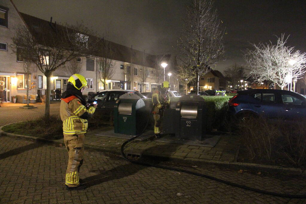 Brand in ondergrondse vuilcontainer