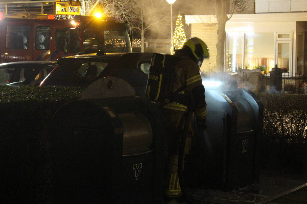 Brand in ondergrondse vuilcontainer