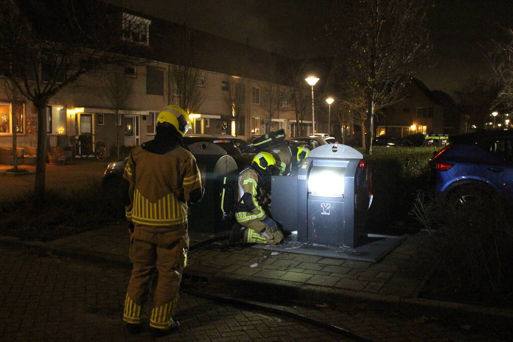 Brand in ondergrondse vuilcontainer