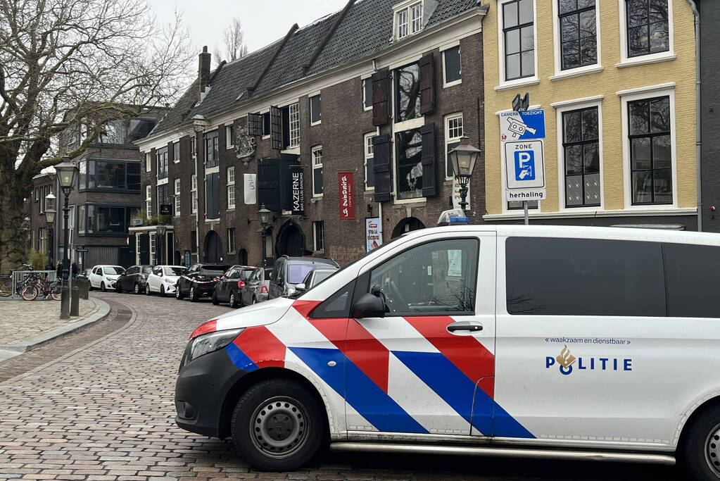 Schade na explosie bij ingang van café