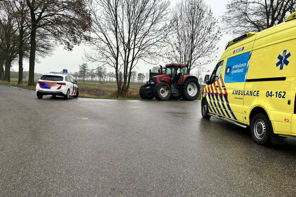 Auto totall loss na aanrijding met tractor