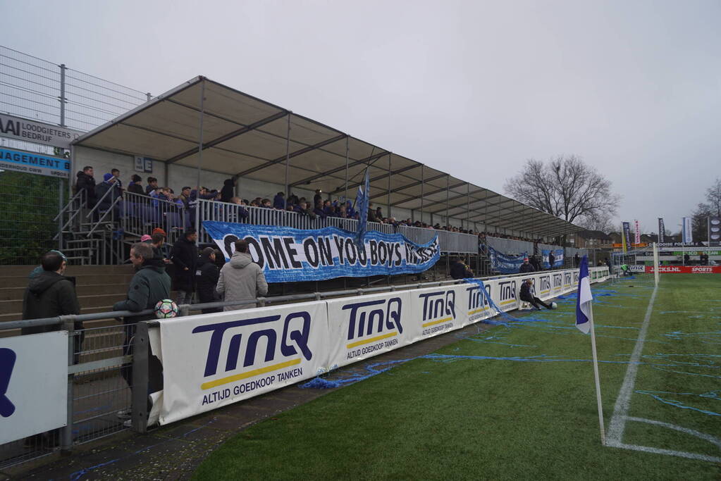 Groot aantal jeugdleden juichen luid voor SV Spakenburg