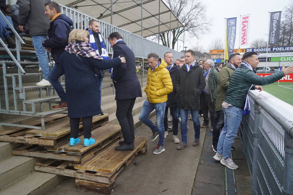 Groot aantal jeugdleden juichen luid voor SV Spakenburg