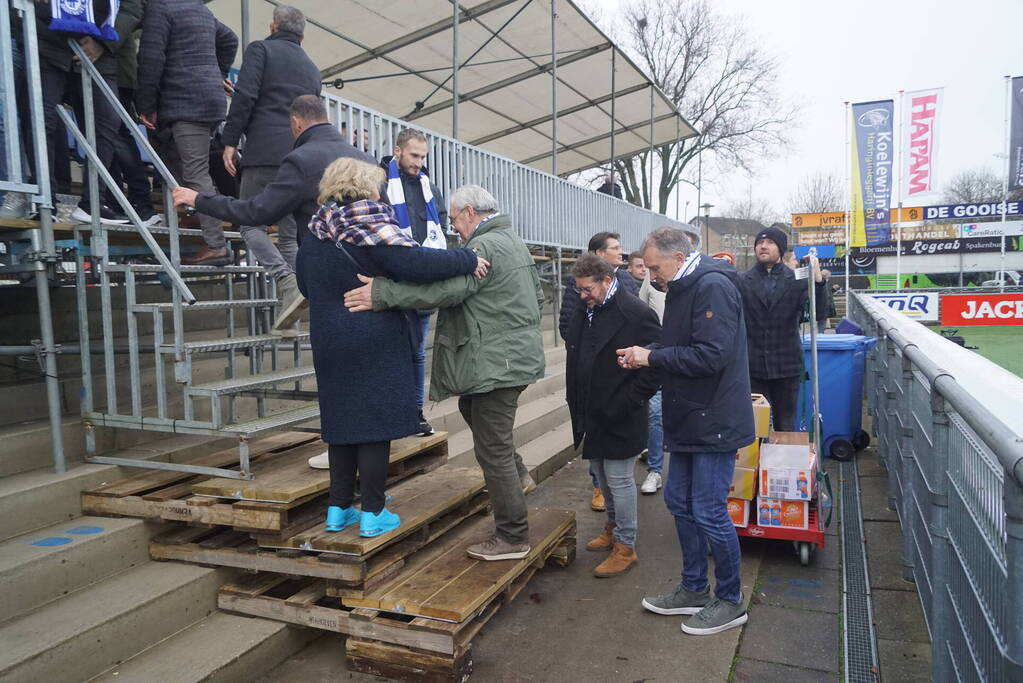 Groot aantal jeugdleden juichen luid voor SV Spakenburg