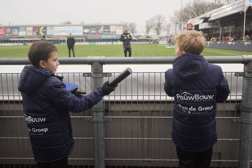 Groot aantal jeugdleden juichen luid voor SV Spakenburg