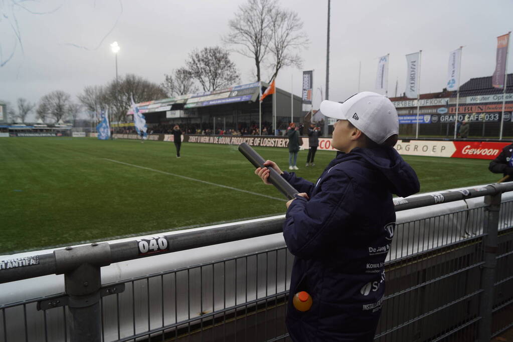 Groot aantal jeugdleden juichen luid voor SV Spakenburg