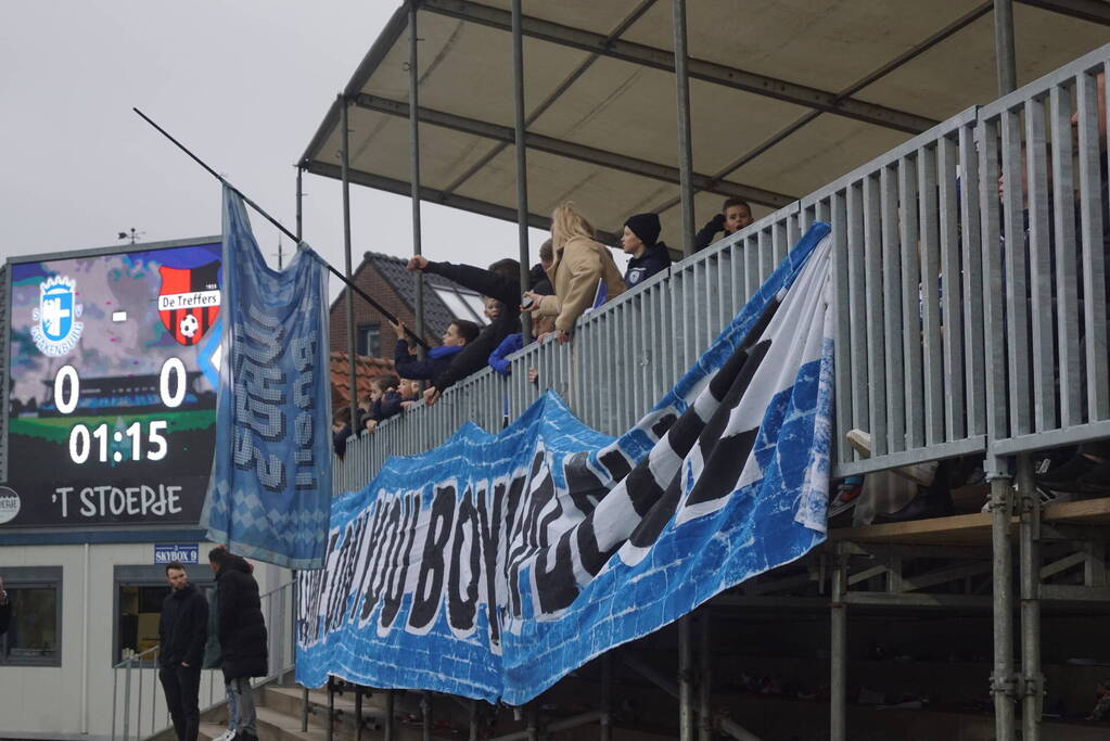 Groot aantal jeugdleden juichen luid voor SV Spakenburg