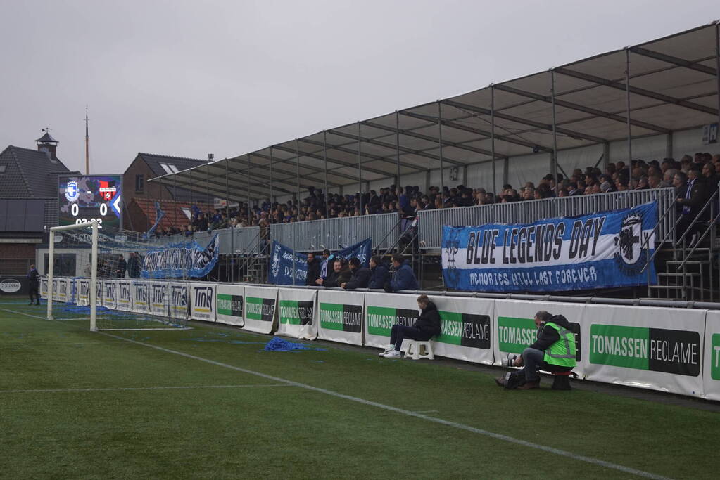 Groot aantal jeugdleden juichen luid voor SV Spakenburg