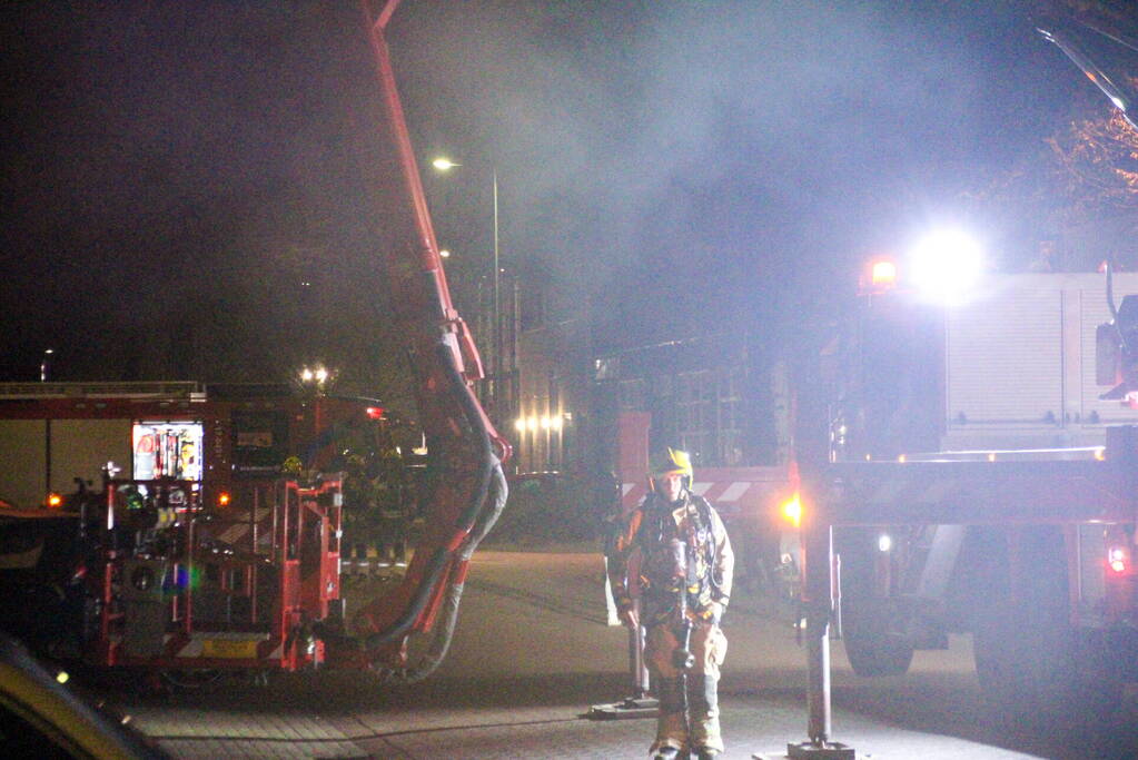 Veel rookontwikkeling bij brand in bedrijfspand