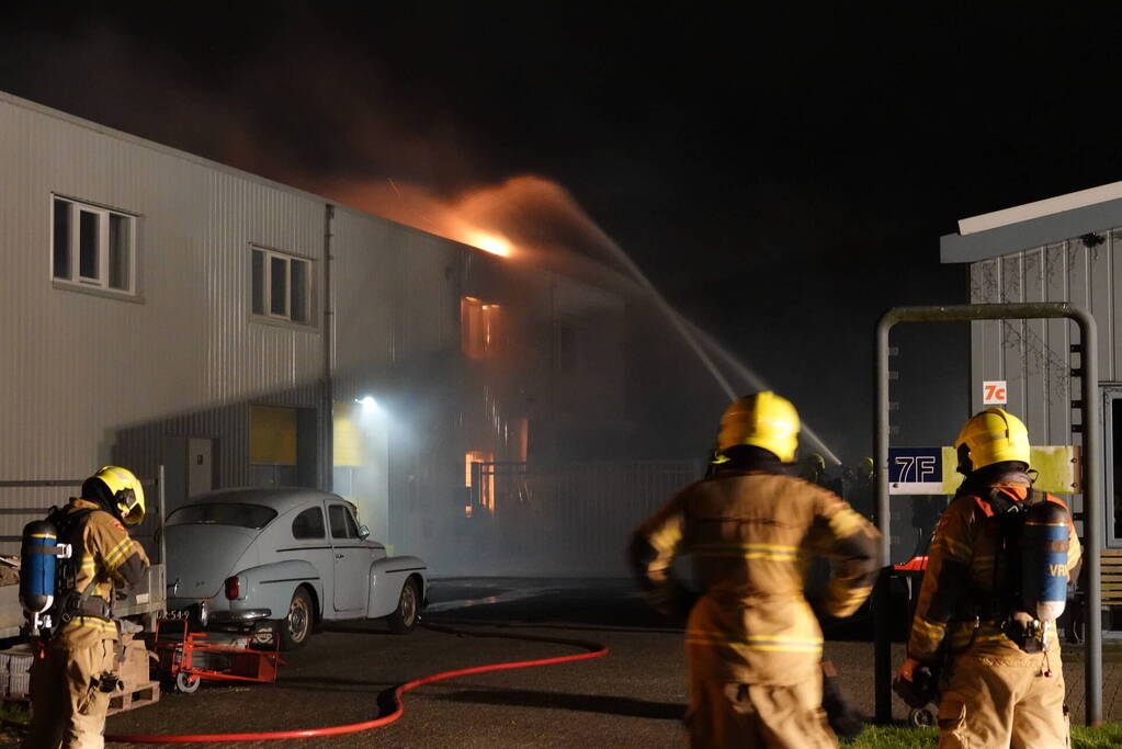 Grote schade door uitslaande brand in bedrijfspand