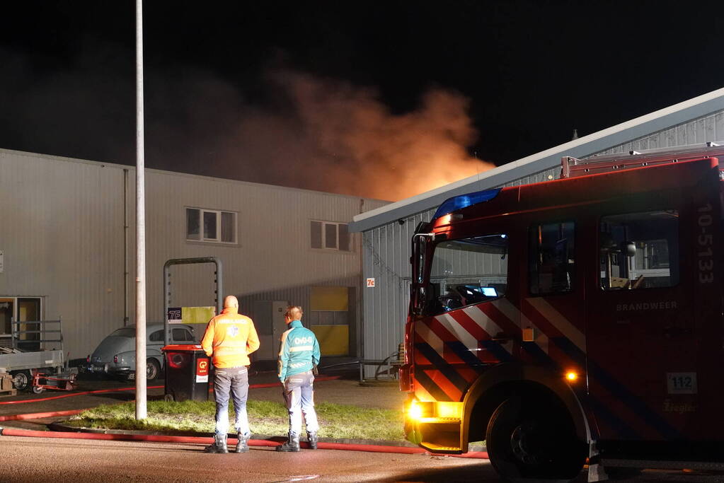 Grote schade door uitslaande brand in bedrijfspand