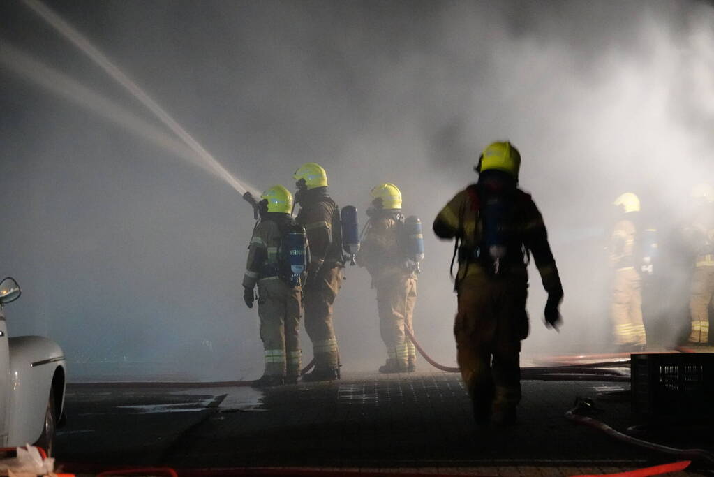 Grote schade door uitslaande brand in bedrijfspand