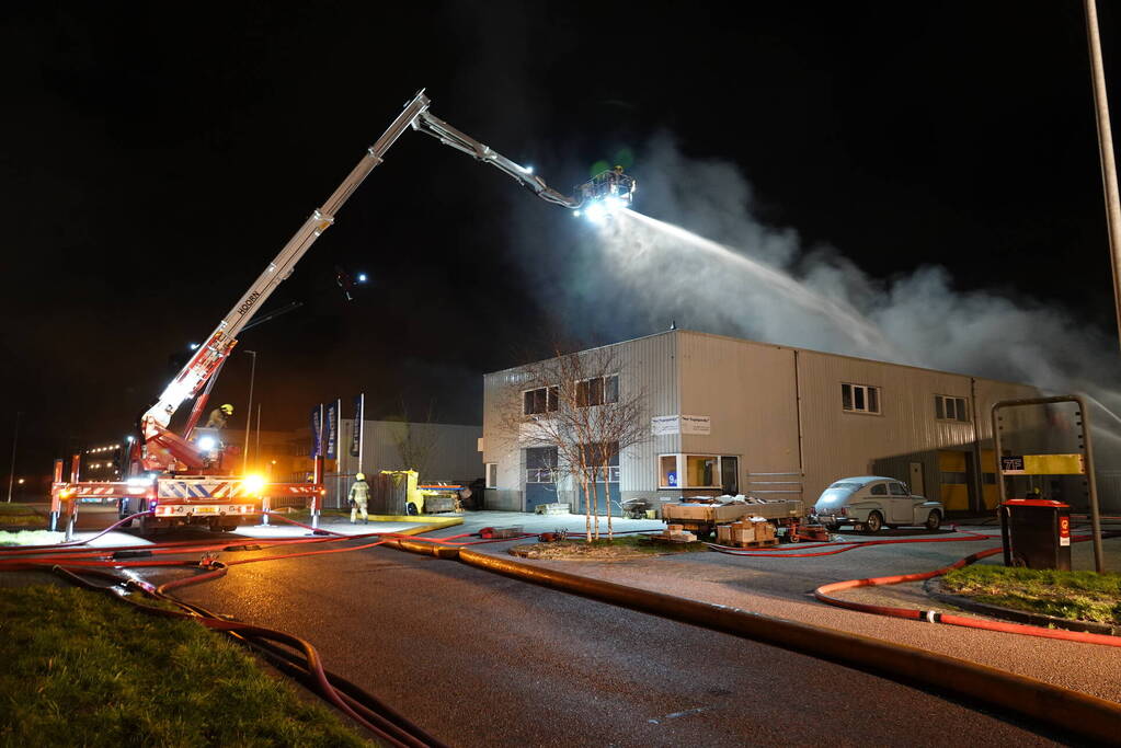 Grote schade door uitslaande brand in bedrijfspand